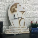 Orologio da Parete in Legno Sagoma Viso Donna